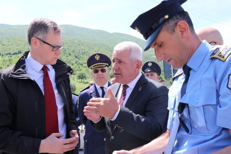 Xhelal Sveçla dëshiron ta arrestoj presidentin e Serbisë Alexander Vuqiq