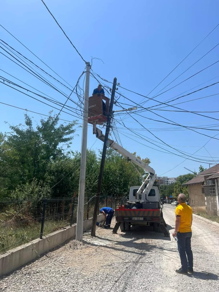 Suhareka po e vendos rrjetin elektrik në rrjet nëntokësor