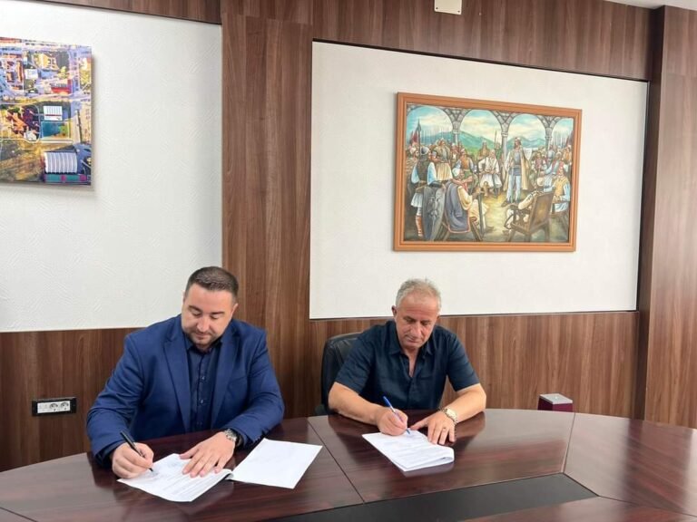 Komuna e Suharekës nënshkruan marrëveshje bashkëpunimi me Universitetin e Prizrenit “Ukshin Hoti”