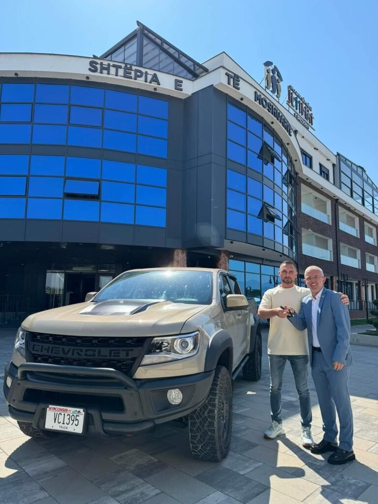 Halil Kastrati pranon veturë të re!