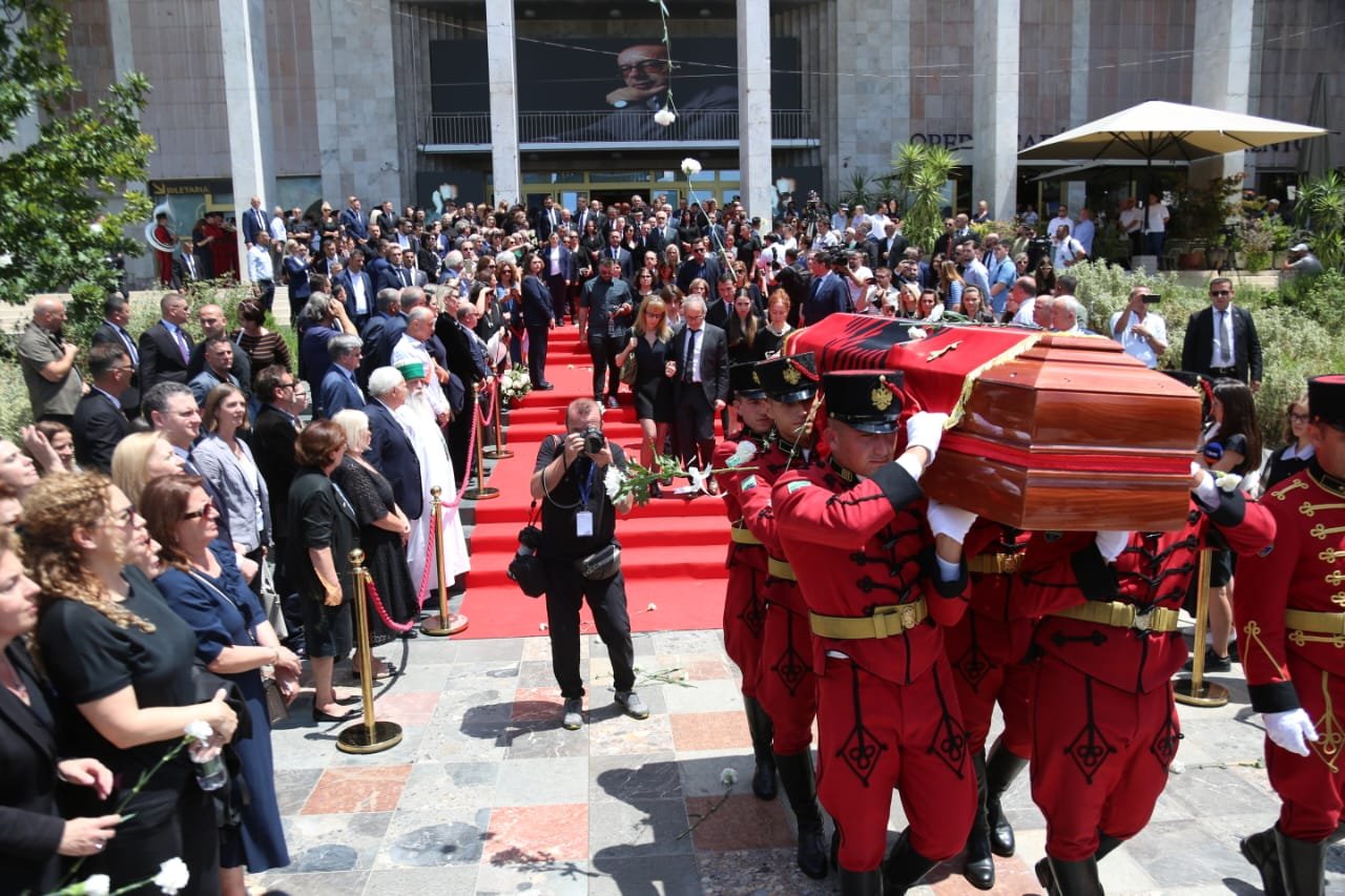 Kadare-homazhet-ceremonia-shteterore