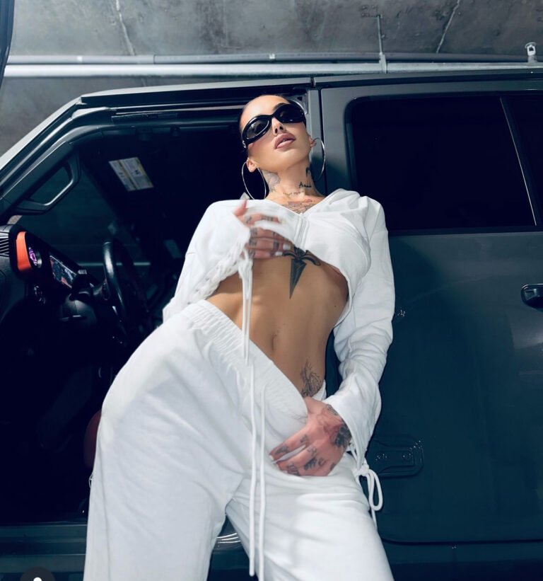 Alby Publikon Foto Romantike me të Dashurin në Instagram