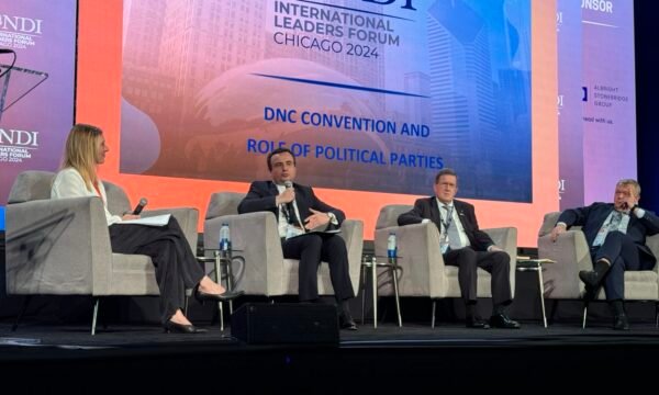 Kurti pjesë e një paneli diskutimi në Çikago: Fitoren tonë e mundësuan gratë, të rinjtë dhe diaspora