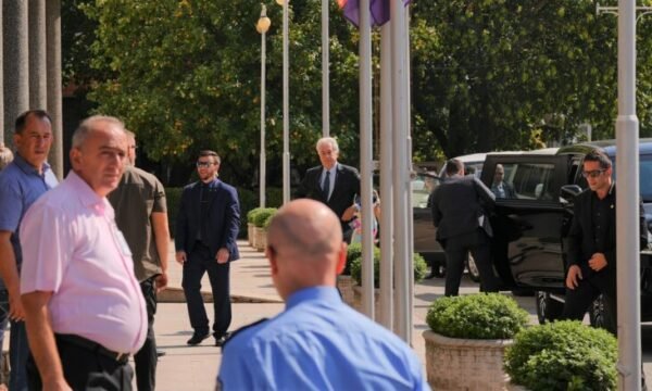 Vizita e shefit të CIA-s në Kosovë, çka dihet nga takimet e William Burns në Presidencë dhe AKI  