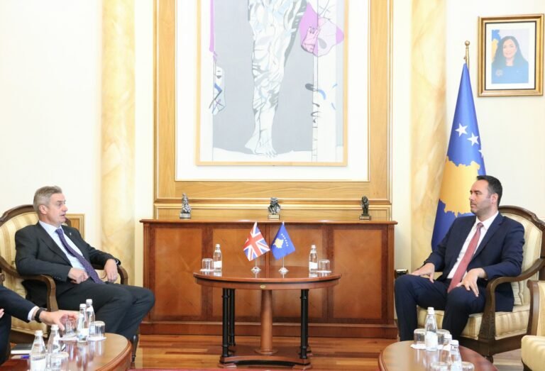 Detaje nga takimi në mes Konjufcës dhe ambasadorit Hargreaves