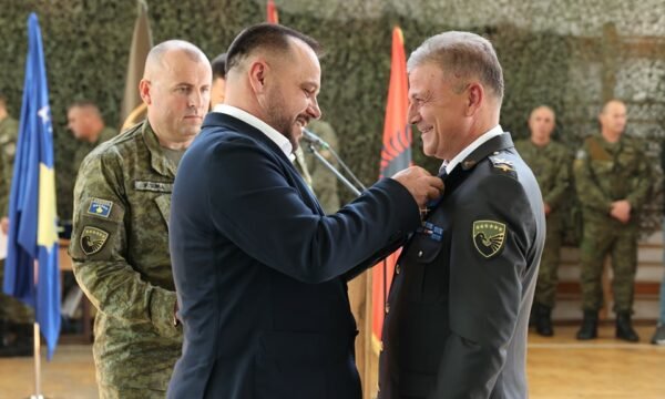 Pensionohet komandanti i Gardës Kombëtare të FSK’së, Naim HaziriPensionohet komandanti i Gardës Kombëtare të FSK’së, Naim Haziri 