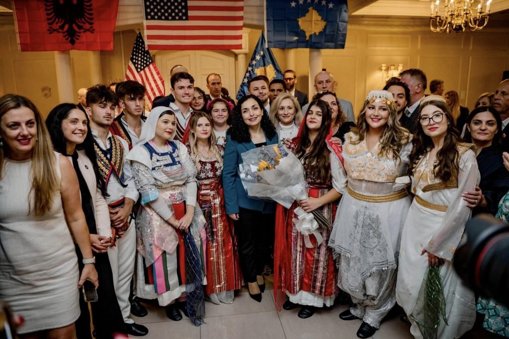 Presidentja Osmani takon mërgatën në ShBA: Mbrëmje madhështore, ashtu si raportet tona