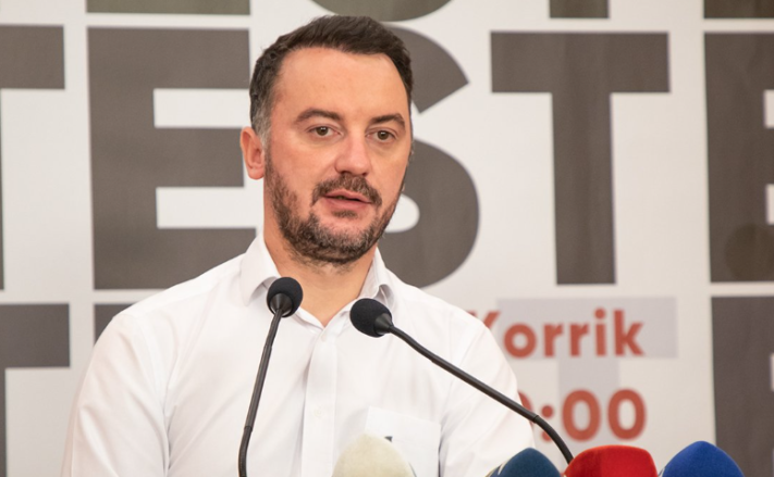 Dardan-Molliqaj-lyp-ndihme-PSDse-i-duhen-20-mije-euro-na-ndihmoni-Insajderi.org_-711x439