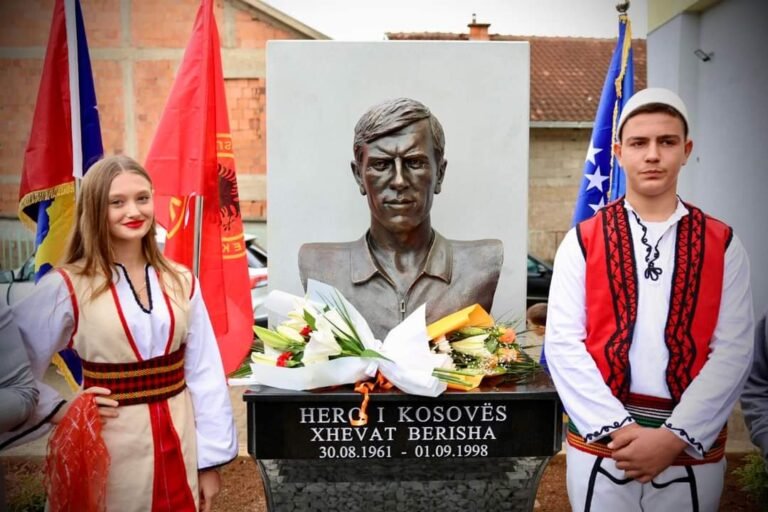 Sot në Prizren u bë zbulimi i bustit i Dëshmorit të Kombit, Xhevat Berisha