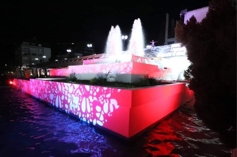 Rinovohet e fontana ikonike e “Pallatit të Rinisë”.