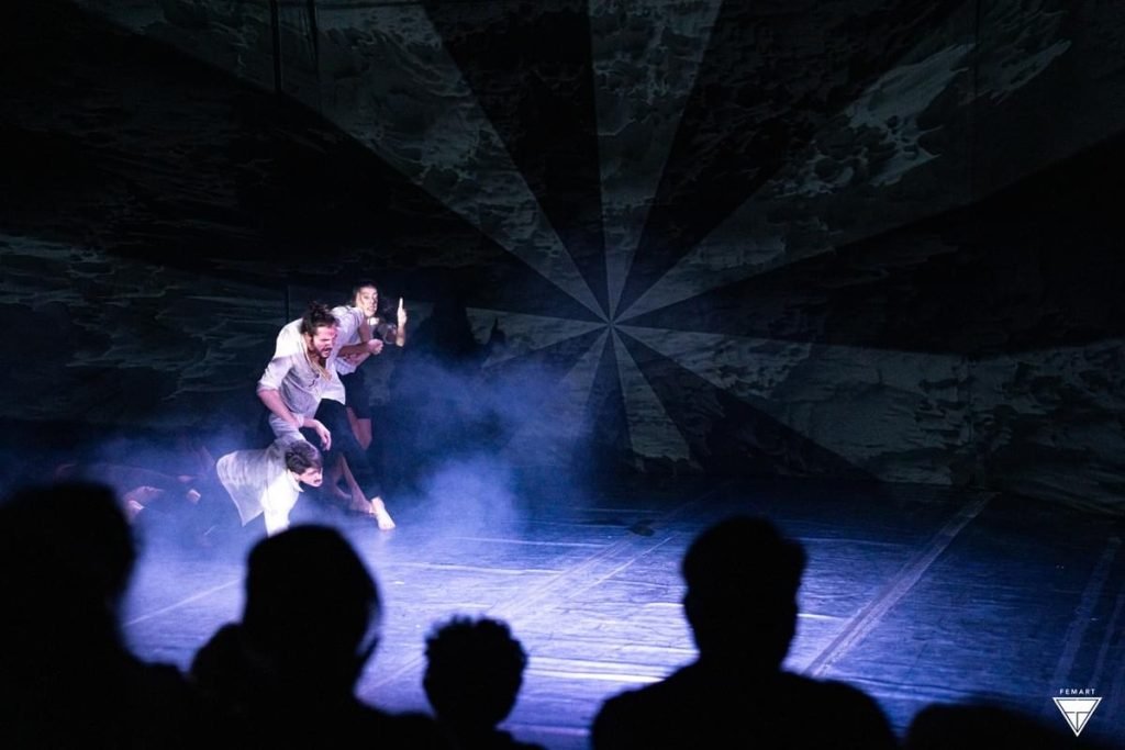 “O Zot, O Zot, o zoja e shpisë!”, zhvesh të fshehtat e patriarkatit në “FemArt”