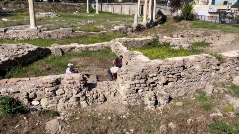 Zbulohen varreza mesjetare në Durrës