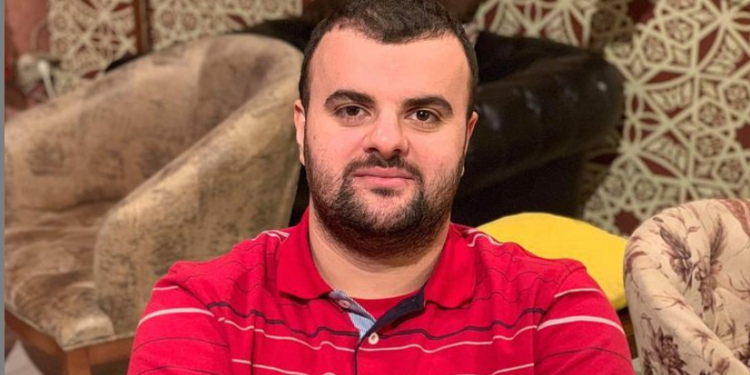 Aktori i njohur nga Drenasi bëhet baba edhe i një djali, ia vë emrin e shkrimtarit Adem Gashi