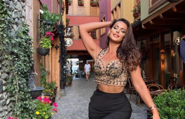 Ndodh edhe kjo, Xhuli e merr qenin edhe në dasmë!