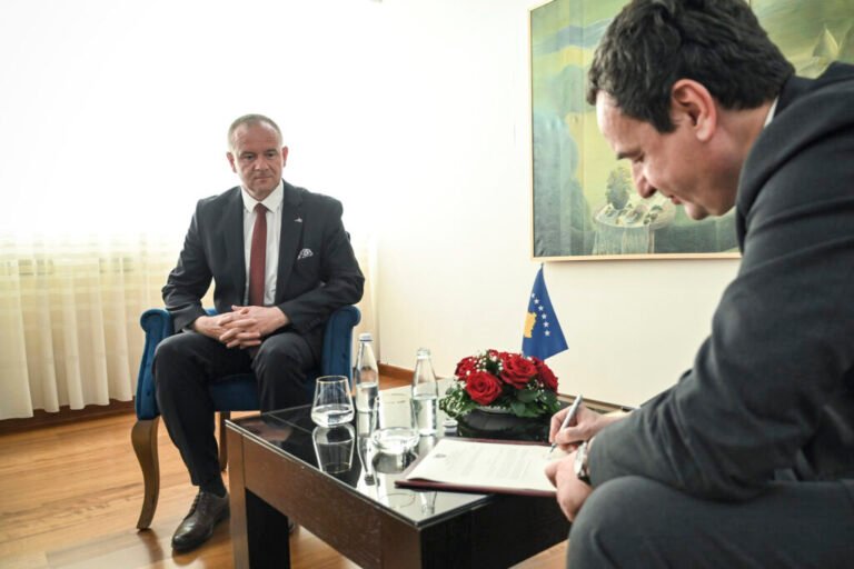 Rruga e Arsim Ademit nga mjek veterinar në postin e zëvendësministrit të Arsimit