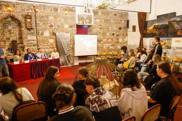 Në Pejë, të rinjtë kosovarë dhe malazezë bëhen bashkë për trashëgiminë kulturore