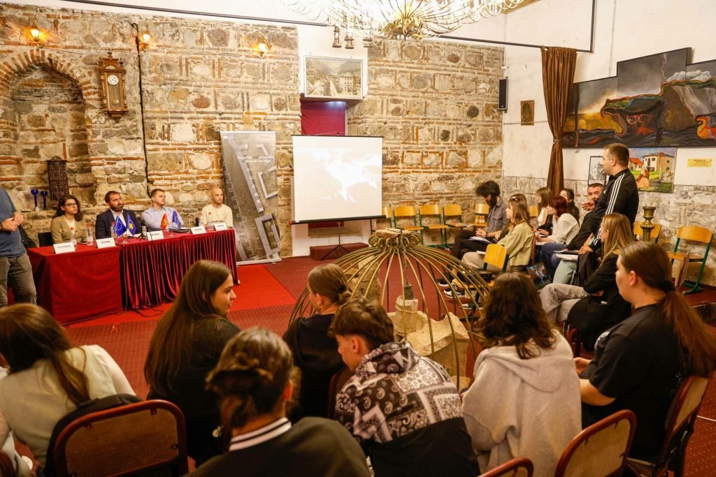 Në Pejë, të rinjtë kosovarë dhe malazezë bëhen bashkë për trashëgiminë kulturore