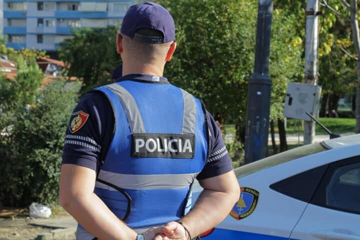Policia ndalon një infermier në Pogradec, dyshohet për abuzim seksual ndaj një gruaje