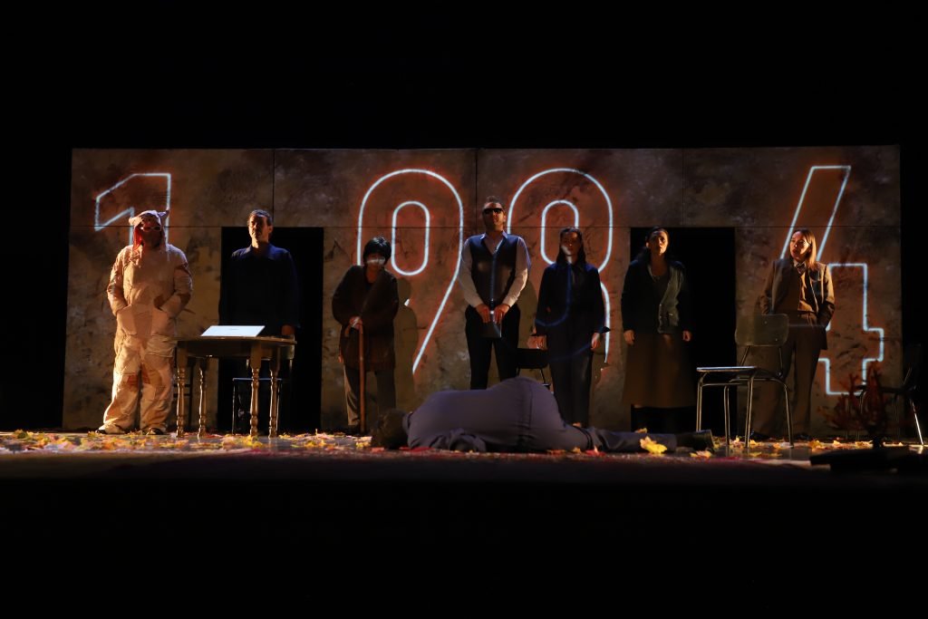 Shfaqja “1984” nga Teatri Kombëtar i Kosovës hapi edicionin e 18-të të “Skupifestival”