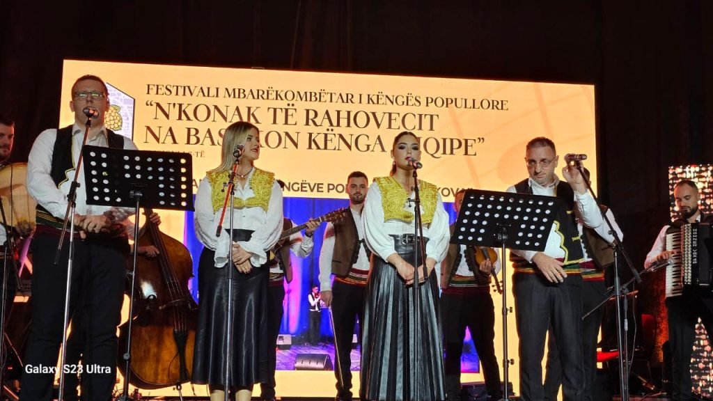 Hapet edicioni i 6-të i festivalit ‘N’Konak të Rahovecit na Bashkon Kënga Shqipe’ (FOTO)