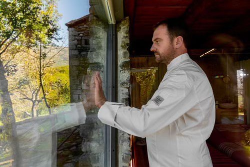 Pronari i një restoranti nuk i foli shqip, revoltohet Altin Prenga: Paraqituni si shqiptarë dhe bëjeni punën me dinjitet