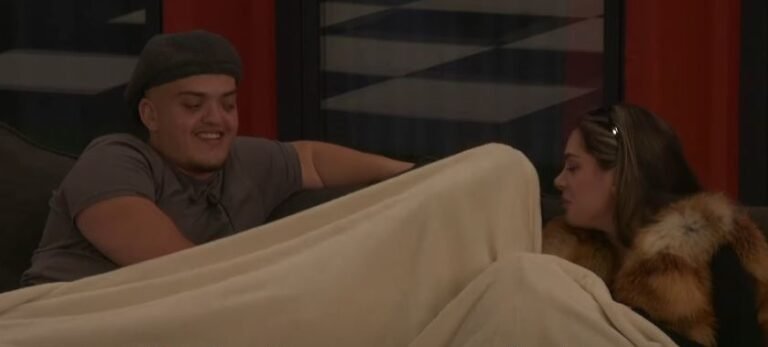 Burimi e godet me shuplakë Anën!