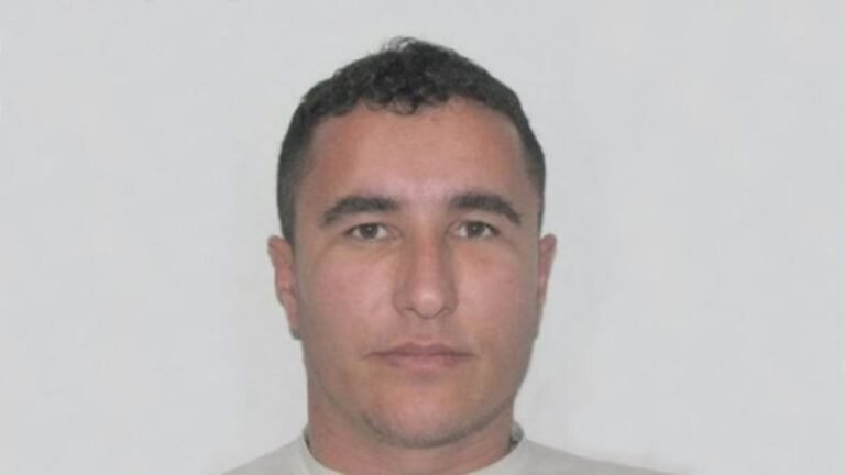 Duke-shperndare-tufa-parash-tek-te-tjeret-publikohen-disa-foto-te-Nuredin-Dumanit-ne-fillimet-e-tij-si-kriminel-Insajderi.rog_