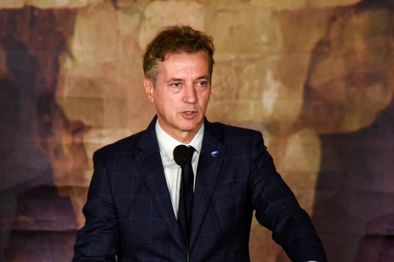 Policia-sllovene-i-ngrit-kallezim-penal-kryeministrit-te-saj-dyshohet-se-nderhyri-ne-punet-e-tyre-Insajderi.org_