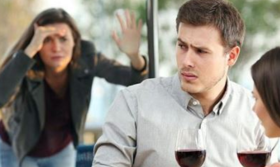 Shenjat e tradhtisë! Si ta kuptoni nëse partneri juaj nuk është besnik