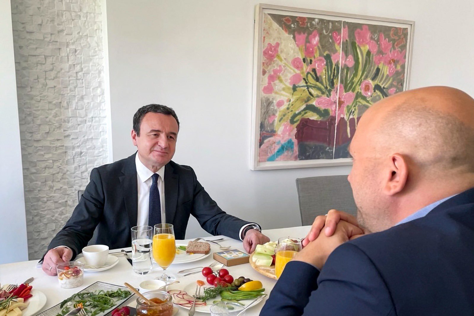 Takimi-me-Sarrazinin-Kurti-jep-detaje-nga-takimi-insajderi.org_