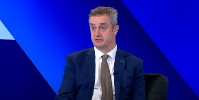 Ambasadori britanik për mundësinë e anëtarësimit në KiE: Topi është në anën e qeverisë