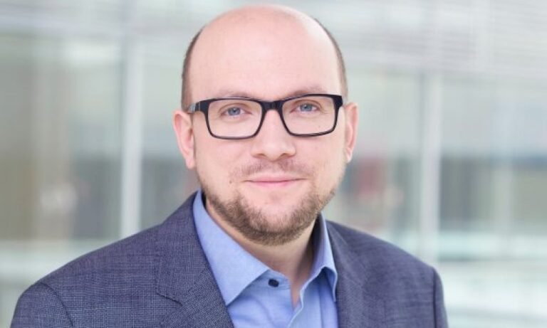 auto_Sarrazin-Manuel-600x3601727847951