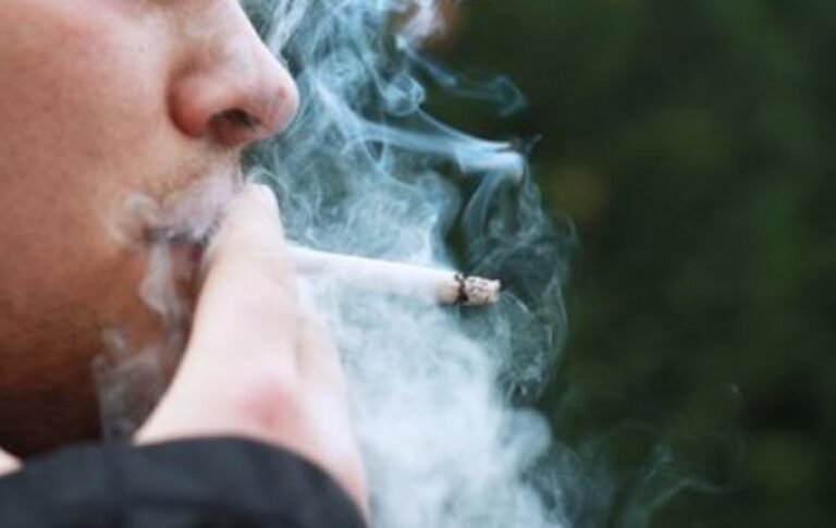 Shenjat që tregojnë se po krijon varësi nga nikotina