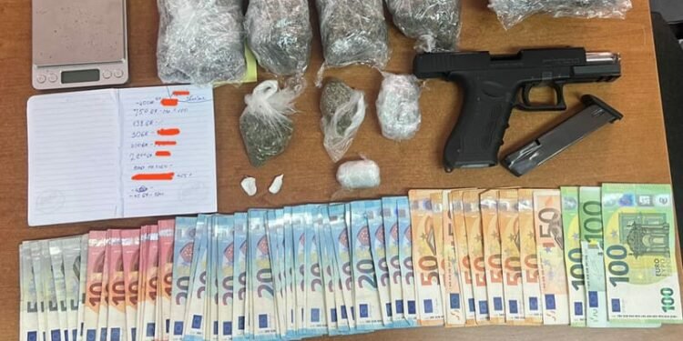Ky është i riu që u kap me drogë e armë ilegale në Obiliq, përfundon në mbajtje