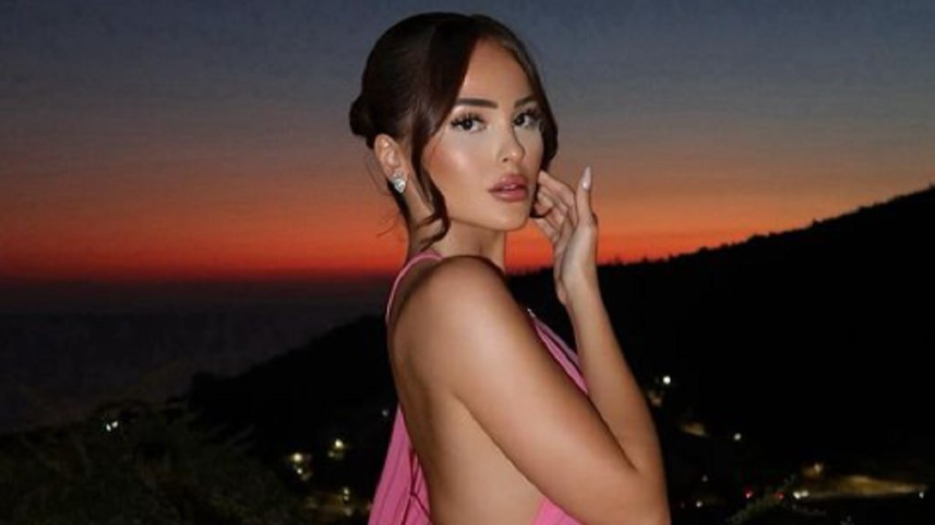 elira-martinaj-3096976437