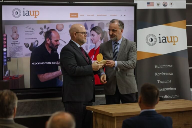 Hovenier merr pjesë në inaugurimin e Institutit Antropologjik të UP-së, i ndahet çmimi ‘UlpianaFest’