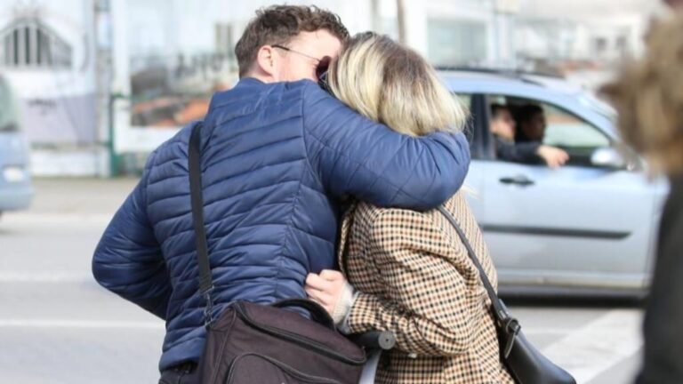 Ja çfarë i ndodh trupit të njeriut kur shkëmben një puthje me dikë