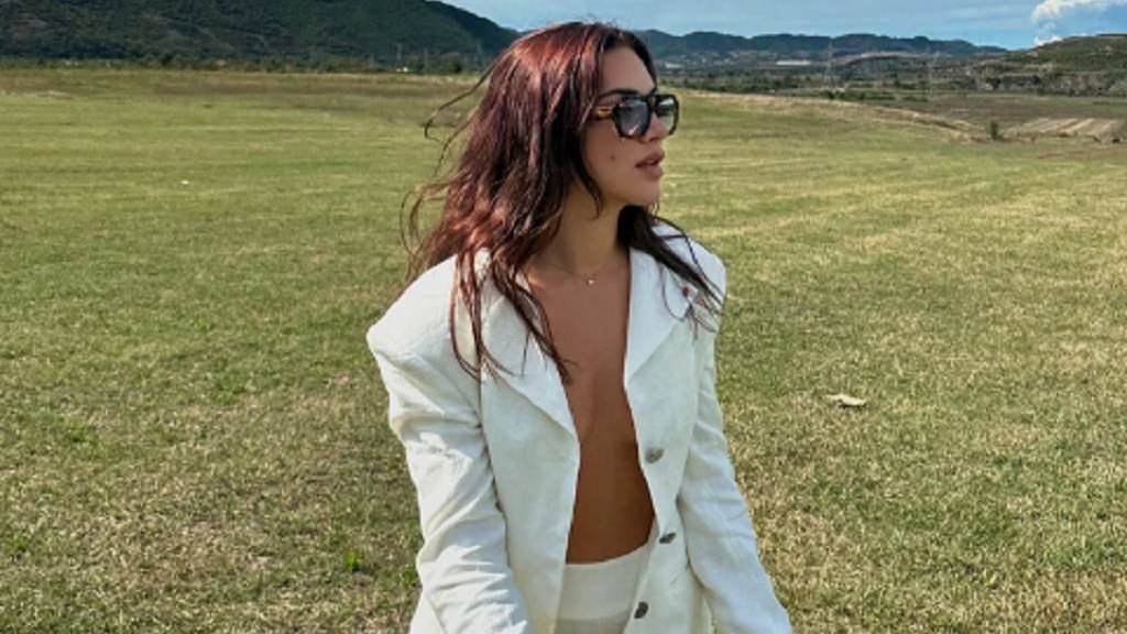 sara-hoxha-b-5843p636