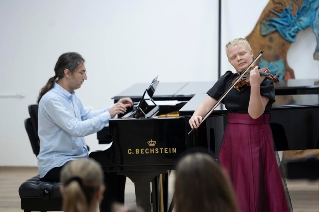 Sonte mbahet koncerti recital i violinistes Sibora Resyli në kuadër të ‘Kosova KamerFest’