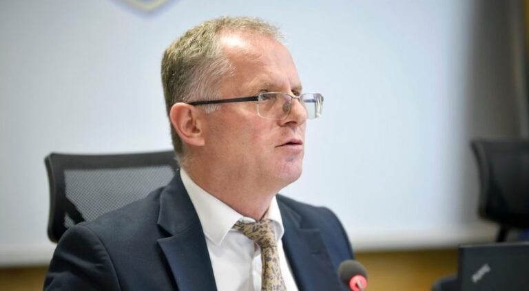 Bislimi publikon emrin e një serbi, thotë se “është dora e djathtë e Radoiçiqit që organizon sulme nga Serbia”