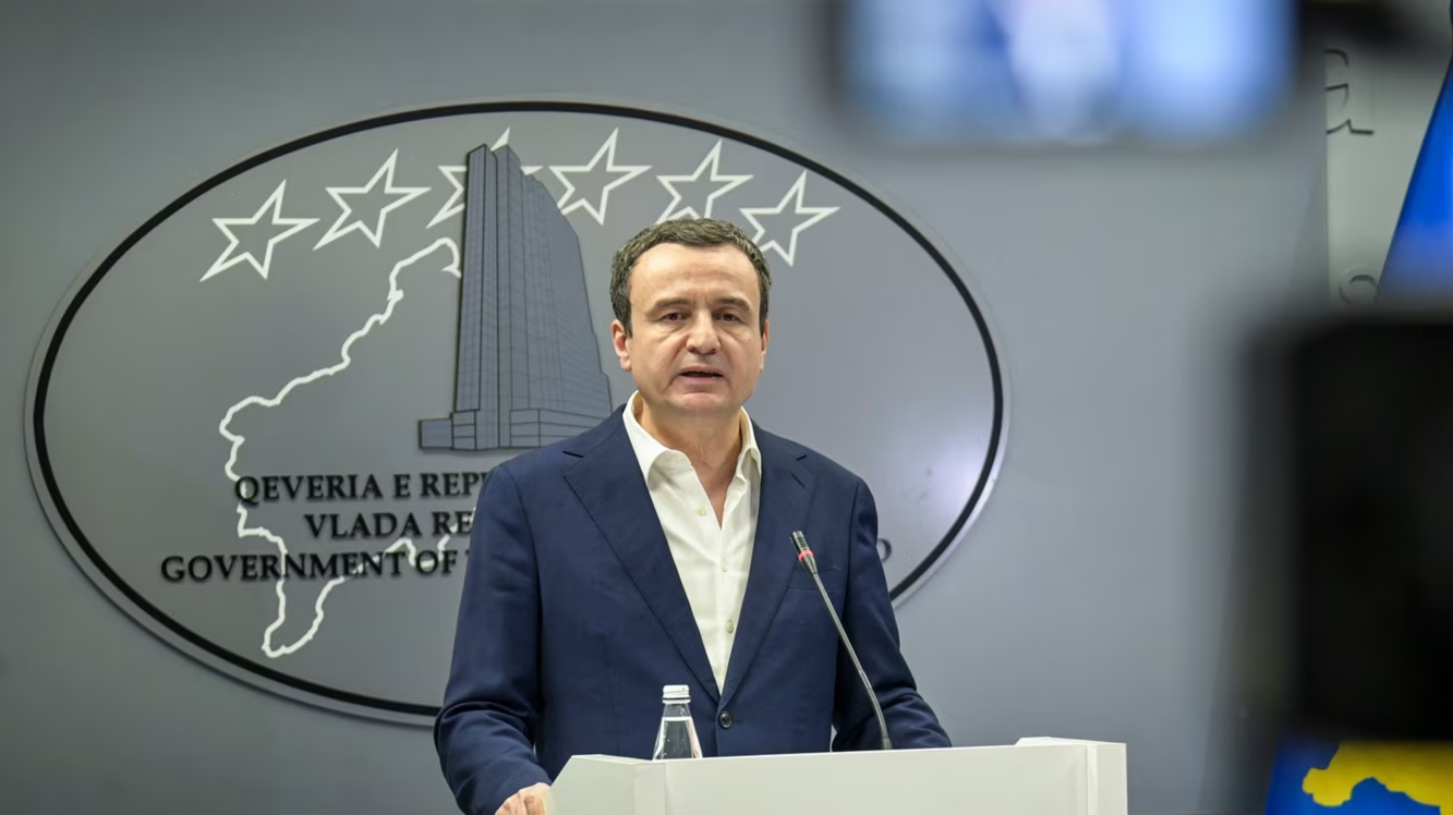 Kurti Kryeministri i Kosovës, Albin Kurti, ka vazhduar të sulmojë prokurorinë, për siç thotë ai “nuk reagojnë shpejt kur nuk bëhet fjalë për Lëvivizjen Vetëvendojse”, por “reagojnë shpejt kur VV bën ndonjë gabim të aluduar procedural”.