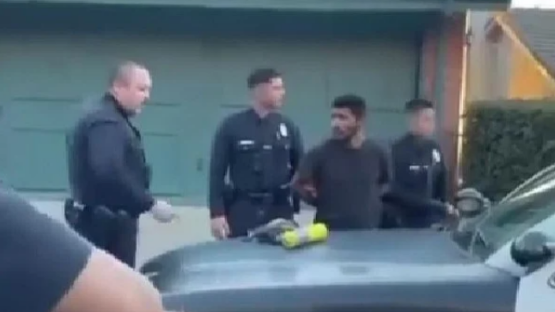 Arrestohet një i dyshuar për ndezjen e zjarrit në Los Angeles Arrestohet një i dyshuar për ndezjen e zjarrit në Los Angeles