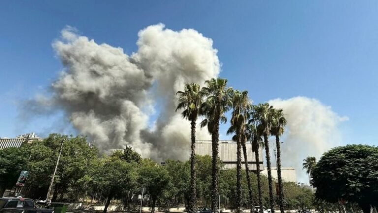 SHBA-të thonë se janë rënë dakord për ‘hapa specifikë’ për t’i dhënë fund dhunës në Siri, pas sulmeve izraelite që goditën Damaskun