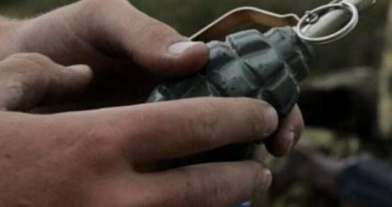 Punëtorët e pastrimit në Deçan i gjejnë dy granata dore gjatë grumbullimit të mbeturinave