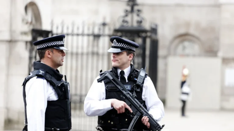 Britania e Madhe arreston tre persona të dyshuar si spiunë rusë gjatë vizitës së Trump në aleatin e NATO-s