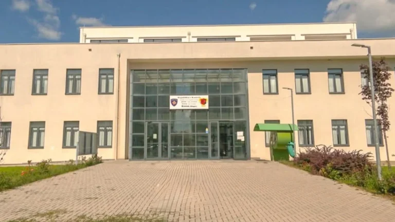 Komuna e Drenasit ndan 200 bursa për studentët e nivelit Bachelor