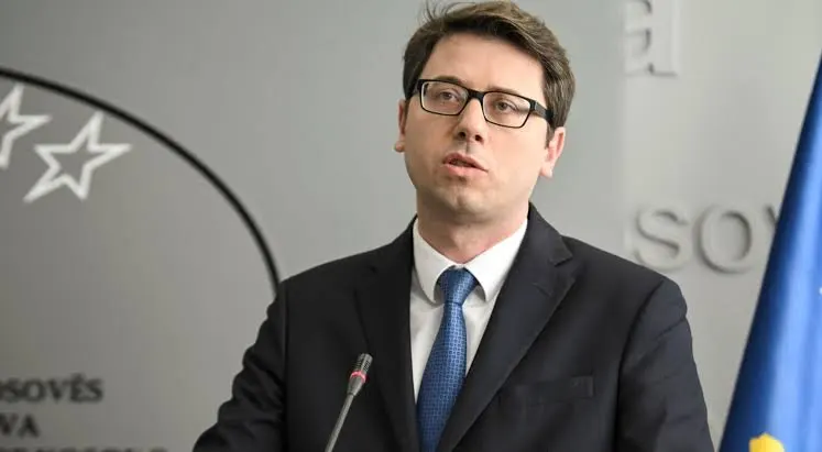 Murati tregon kur dalin pagat e 13-ta për lehonat