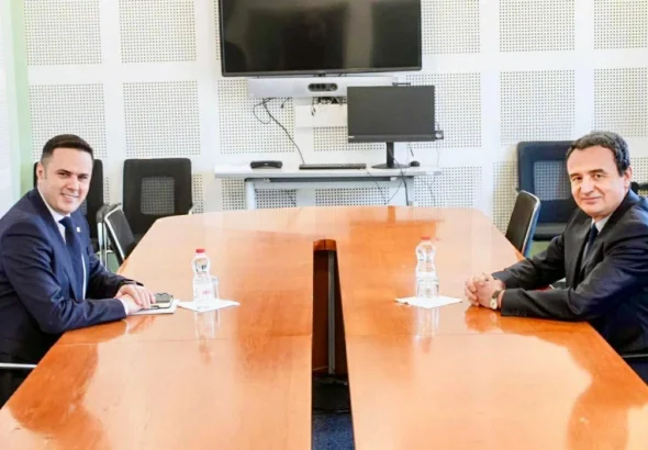 kurti-abdigjiku-takim