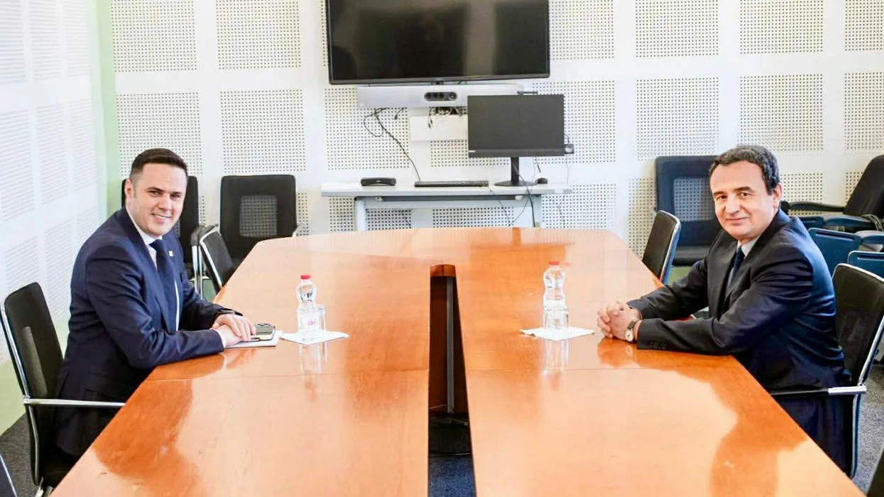 kurti-abdigjiku-takim