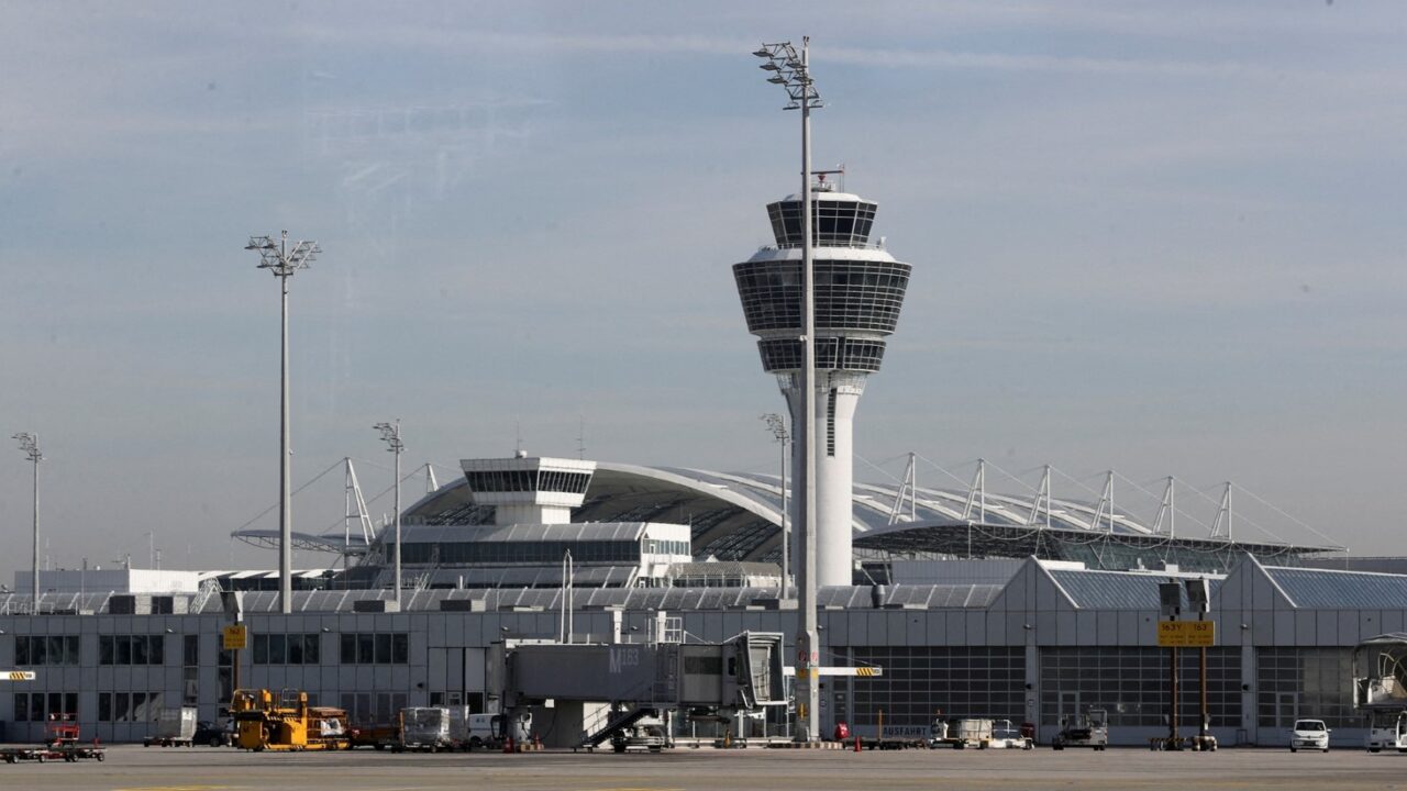 Mbyllet Aeroporti i Mynihut pas alarmit për dron